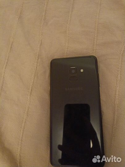 Samsung Galaxy A8+, 4/32 ГБ