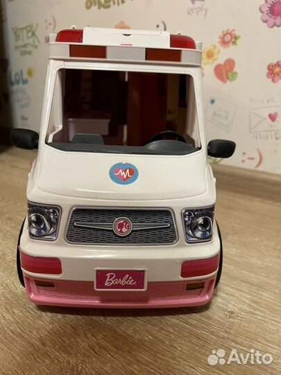 Машина скорой помощи барби