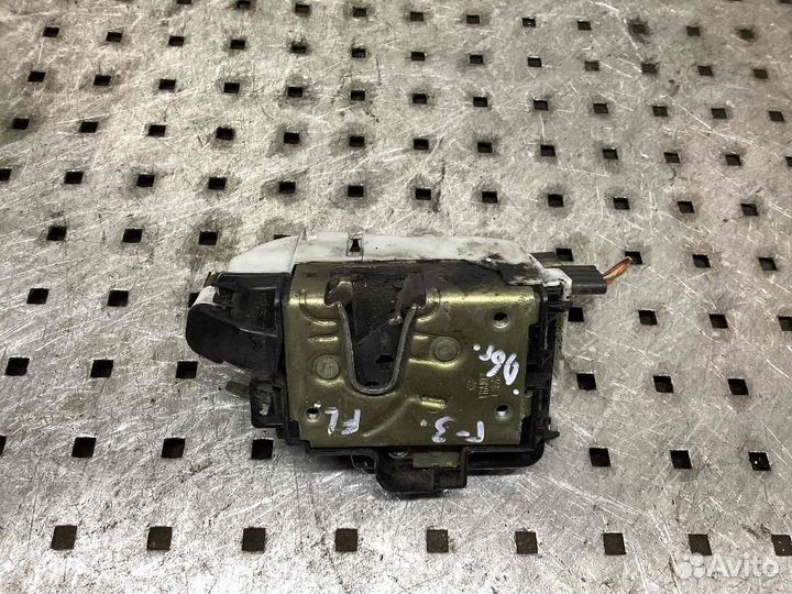 Замок двери передней левой Volkswagen Golf