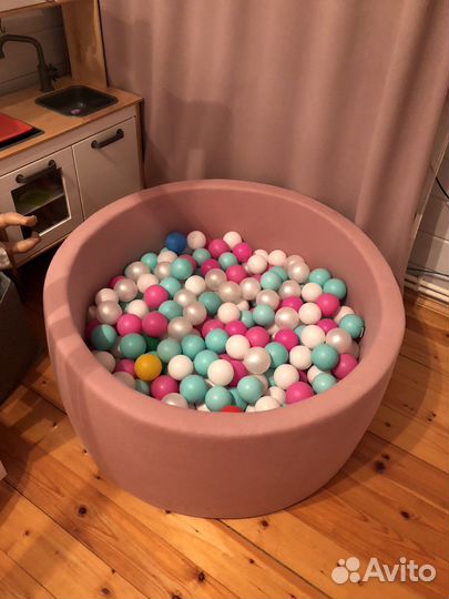 Сухой бассейн с шариками