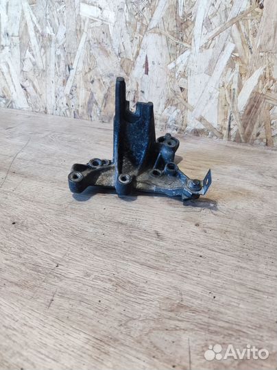 Кронштейн двигателя Ford Kuga 1