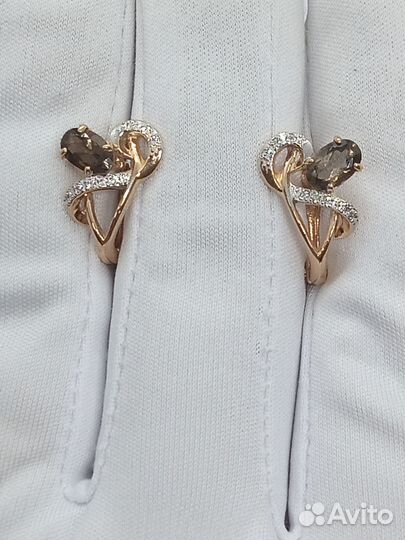 Золотые серьги с камнем