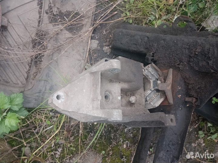 Кронштейн двигателя Renault Megane 1