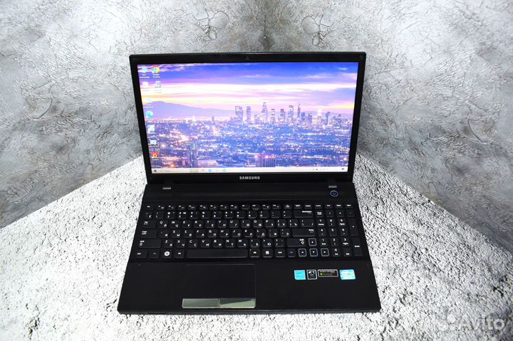 Ноутбук samsung на Core i3-2350M/ 520mx/8 gb