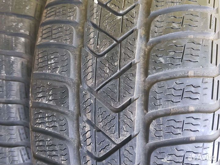 Pirelli Winter Sottozero 3 215/55 R17 94H