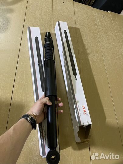 Lynx, Амортизатор задний LR. Nissan Almera