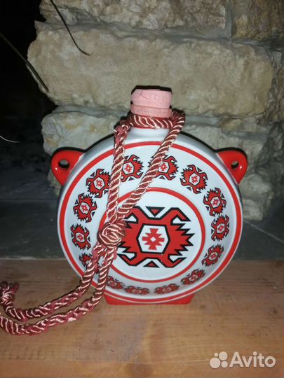 Бутыли-графины с орнаментом