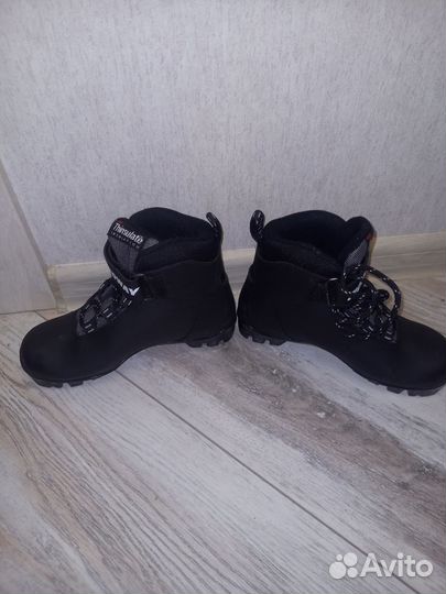Лыжные ботинки детские 32р., 33р