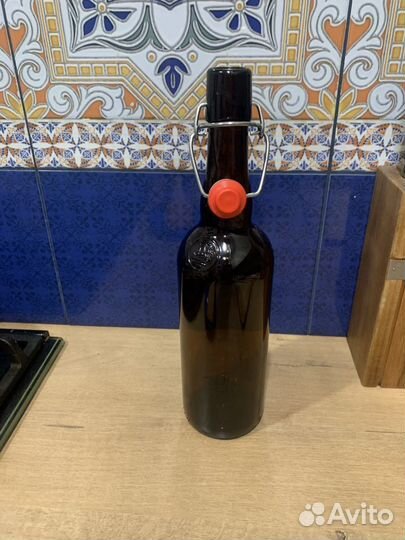 Бутылка с бугельной пробкой