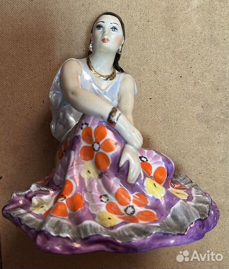 Статуэтка Цыганка Земфира сидящая Дулево СССР