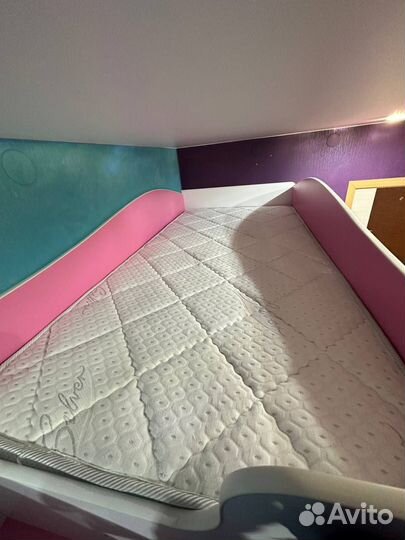 Детская кровать чердак со столом и шкафом