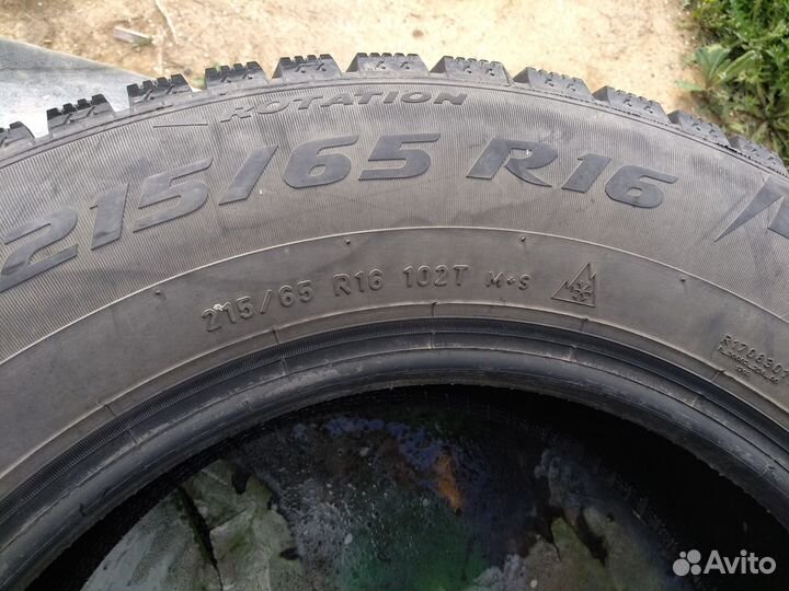 Pirelli Ice Zero 215/65 R16