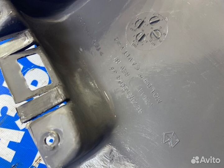 Накладка торпеды. Plymouth Voyager минивен 6G72