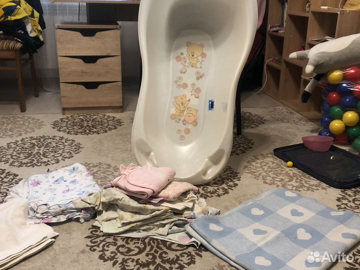 Ванночка для купания, пеленки х/б, одеяло