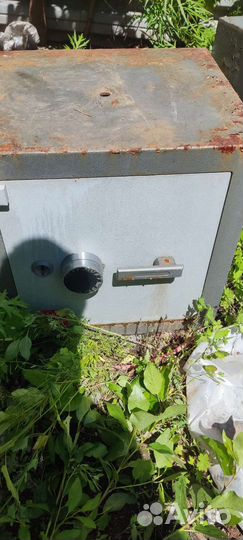 Сейф металлический