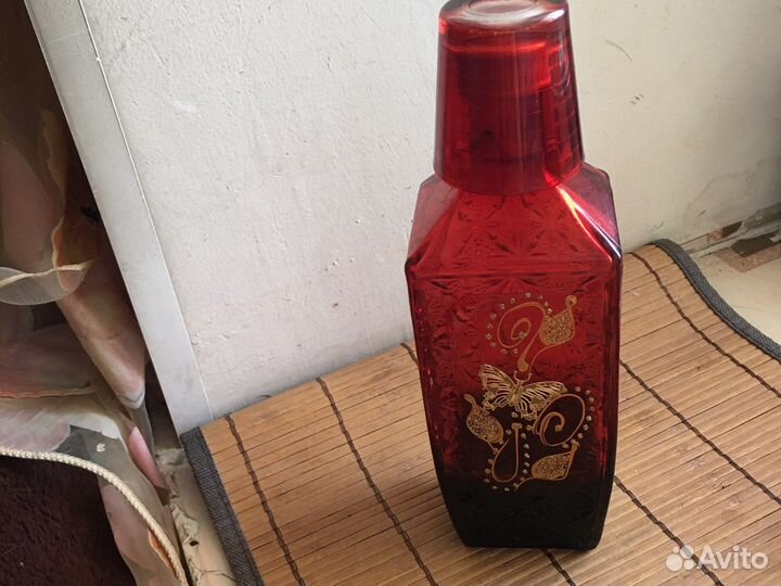 Штоф из красного стекла