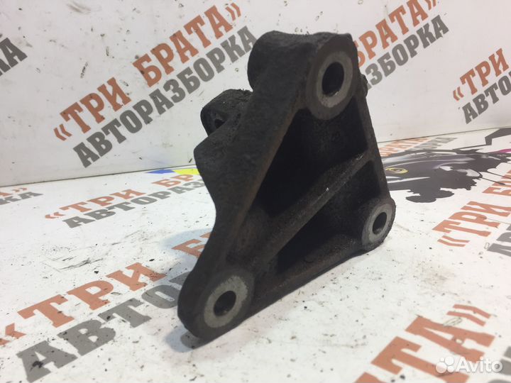 Форд Транзит Кронштейн навесного оборудования