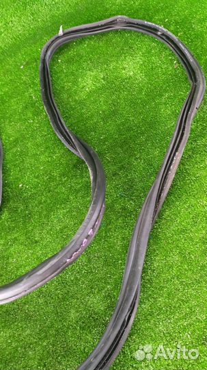 Уплотнение багажника заднее Volkswagen Passat B7