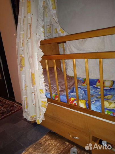 Кроватка с маятником