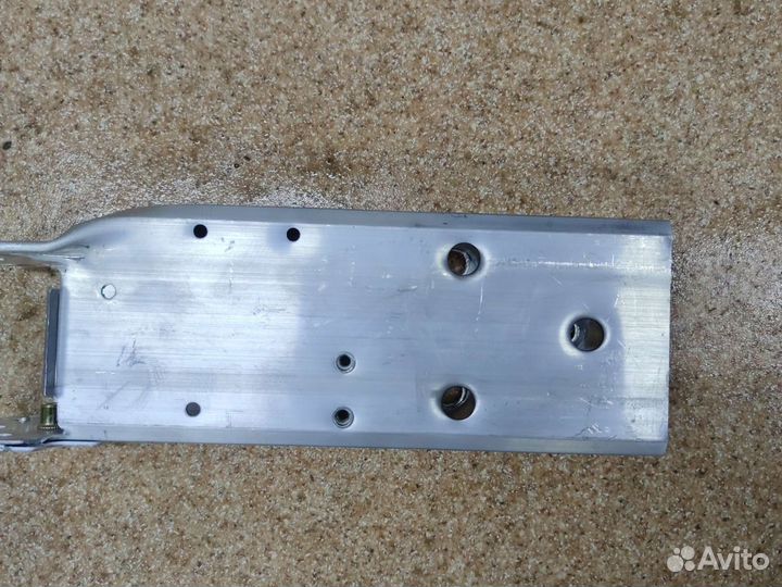 Домик усилитель бампера бмв Ф30 Ф20