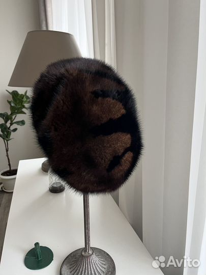 Берет из норки