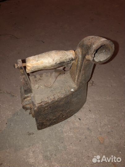 Старинный утюг