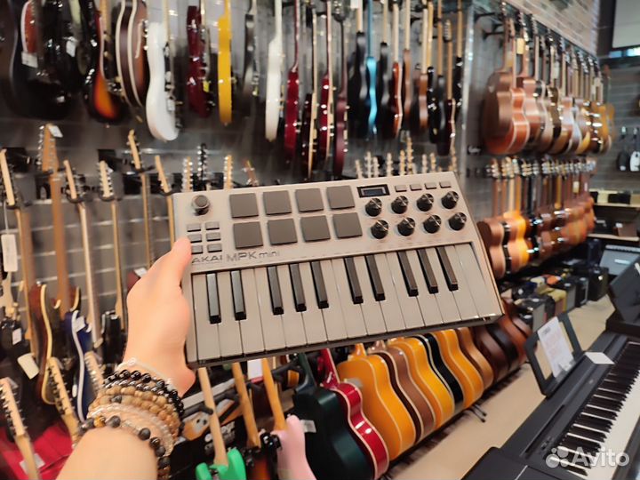 Akai MPK mini Grey - миди клавиатура