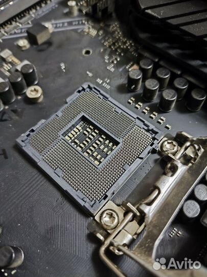 Материнская плата Asus rog strix z390-E gaming