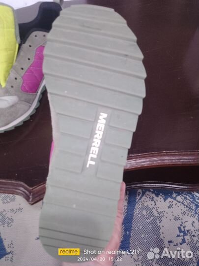 Кроссовки женские