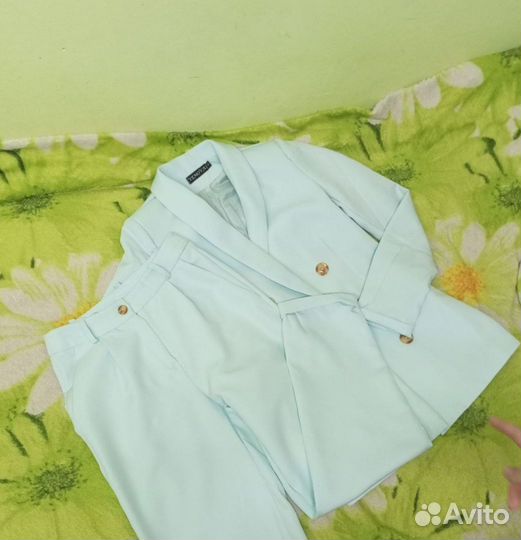 Брючный костюм женский 40 (XS)