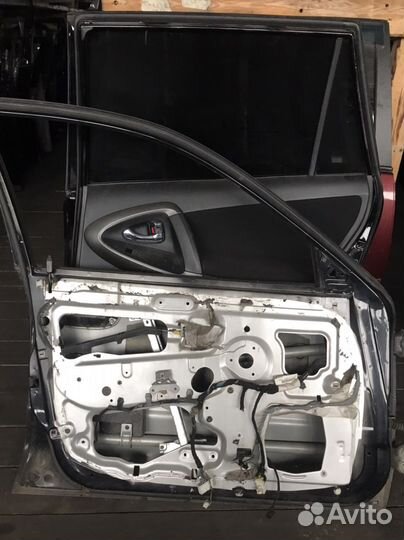 Дверь передняя левая Mitsubishi Carisma DA 99-04г