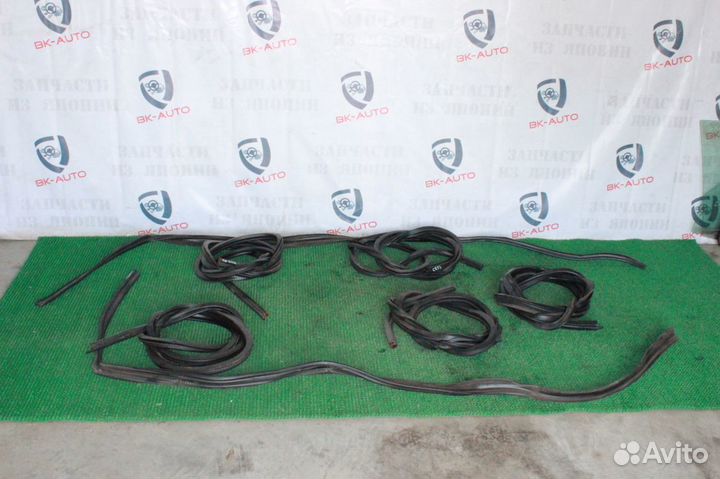 Дверные уплотнители Cadillac Escalade GMT800