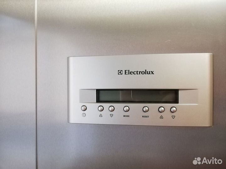 Холодильник Electrolux ERB 4119 X