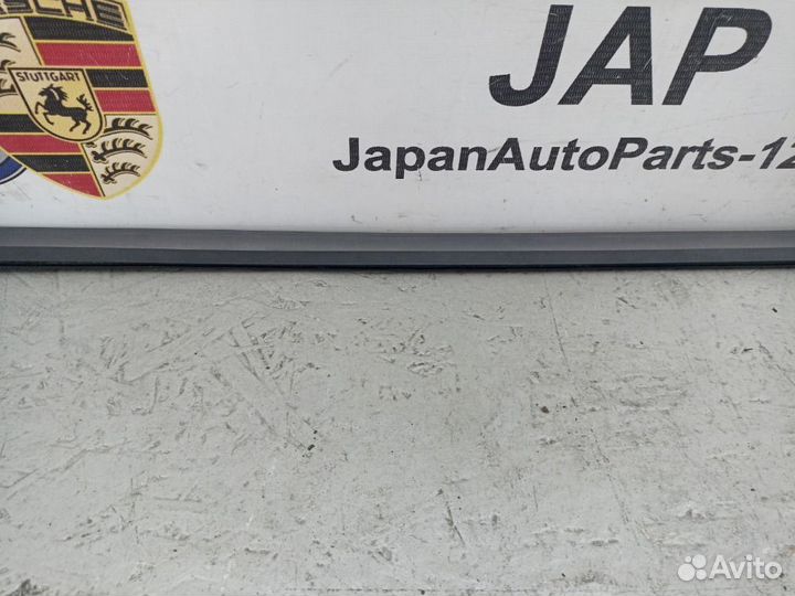 Молдинг стекла задний левый Volkswagen Golf cxsa