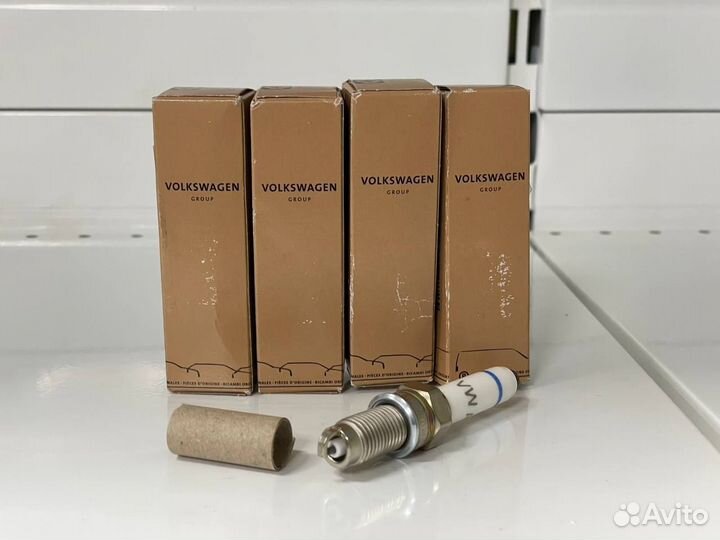 Свеча зажигания оригинал VAG 04C905616D VW Audi
