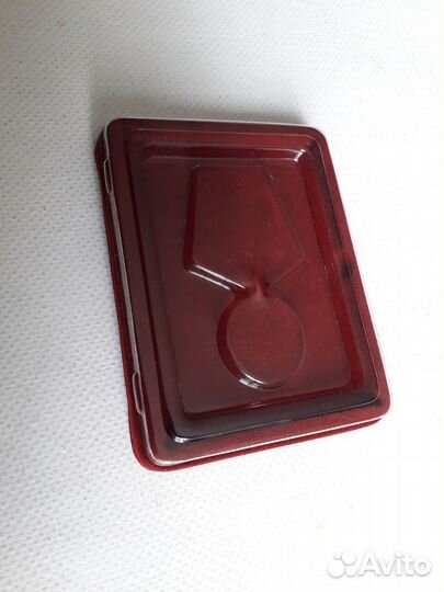 Футляр для медали (красный) с прозрачной крышкой