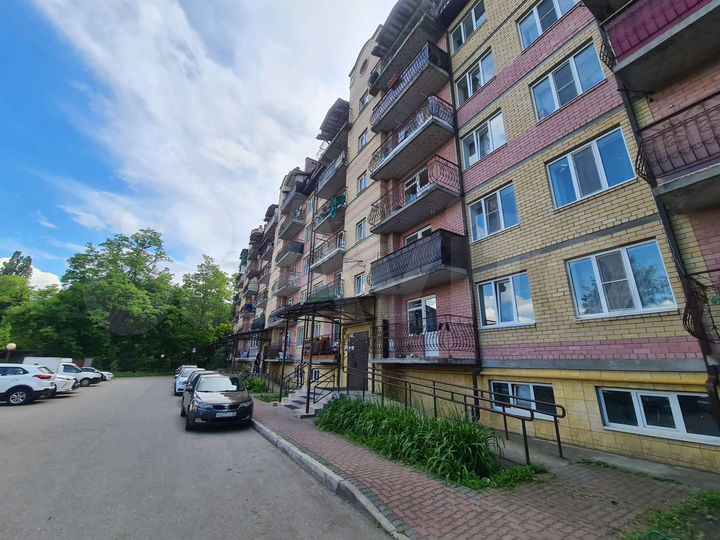 3-к. квартира, 79 м², 1/6 эт.
