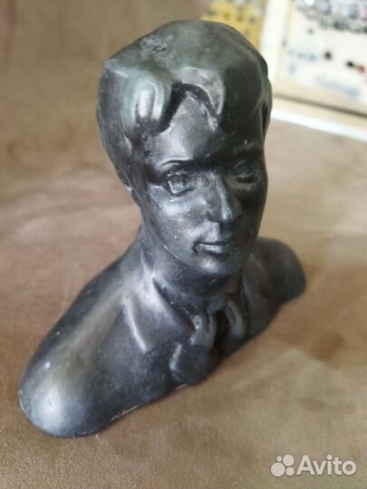 Бюст Есенин