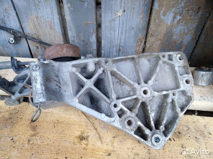 Кронштейн кондиционера Nissan pathfinder/navara