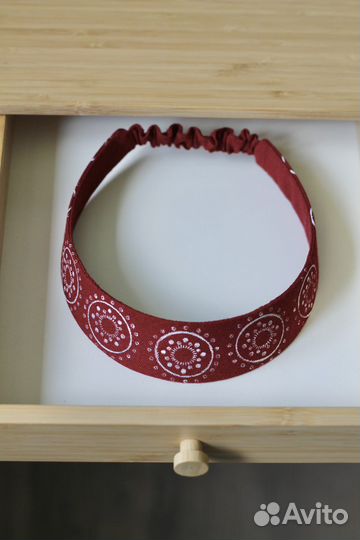 Кокошник красный скруглённый с набойкой