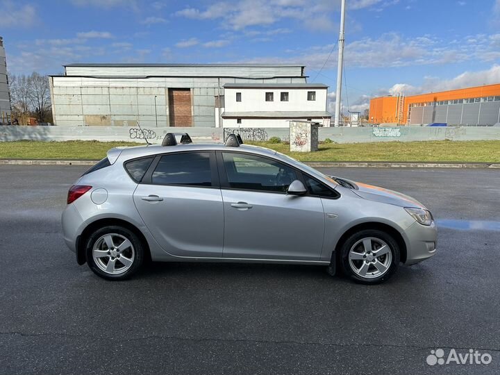 Opel Astra 1.6 МТ, 2011, 110 000 км