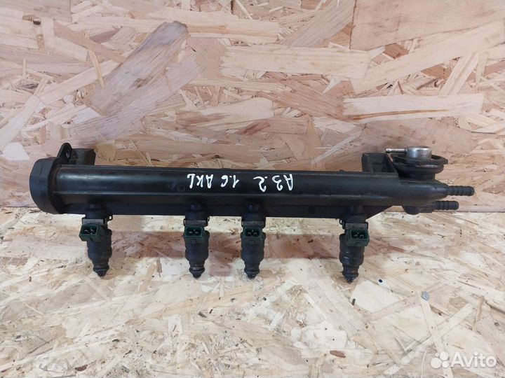 Рампа топливная Volkswagen Golf 4 Форсунки 1.6 AKL