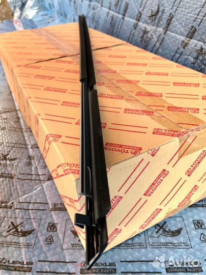 Молдинг двери задний правый Toyota Rav4 XA50