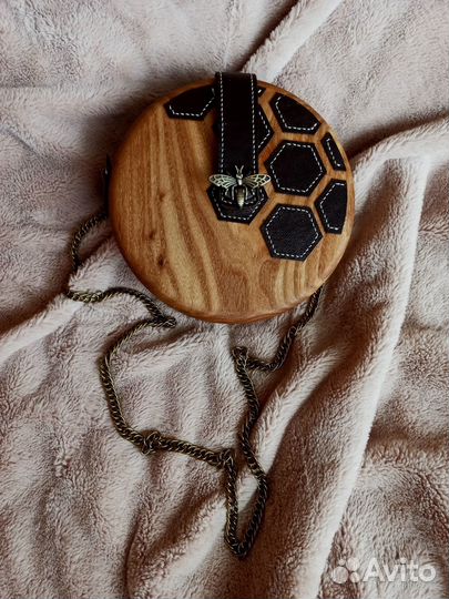 Сумочка из массива дерева