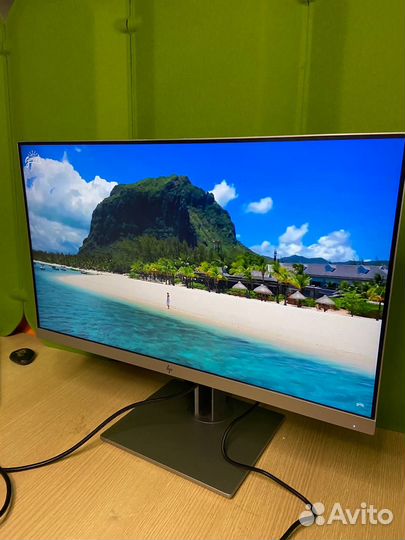 HP EliteDisplay E243D с док-станцией и камерой