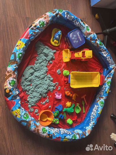 Космический песок и игрушки