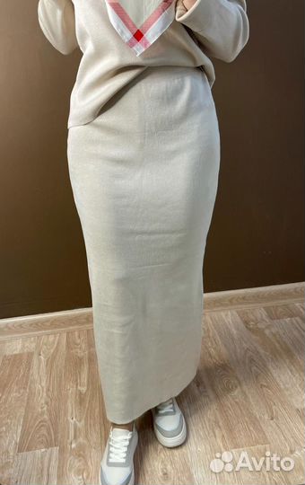 Трикотажный костюм с юбкой