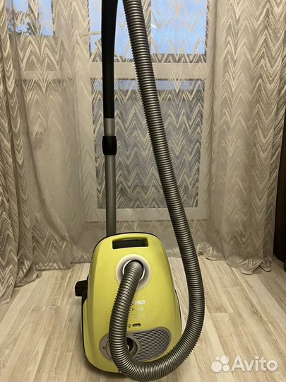 Пылесос Bosch BGL35MOV41 желтый