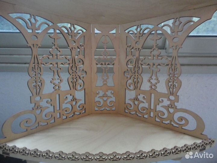 Угловая полка для икон 49см