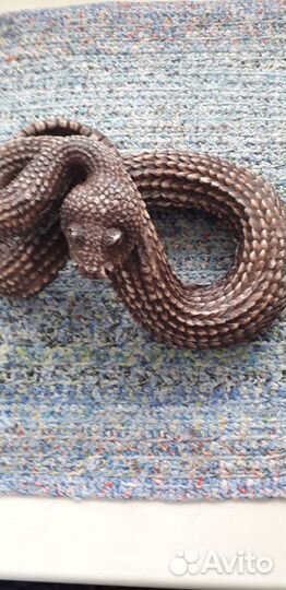 Статуэтка змея
